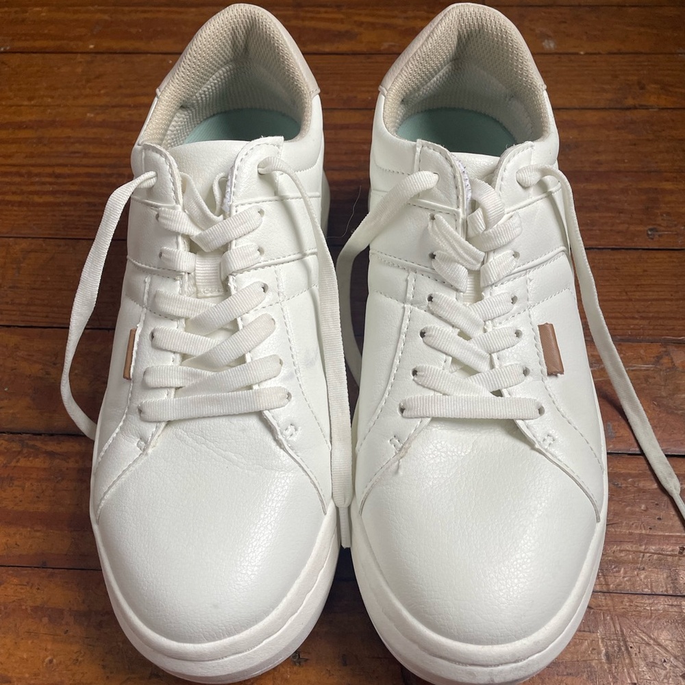 Dr. Scholl's Time Off White Sneakers